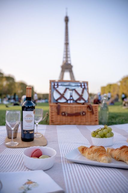 Paris: Picnic Experience in Front of the Eiffel Tower - Royal Package Details