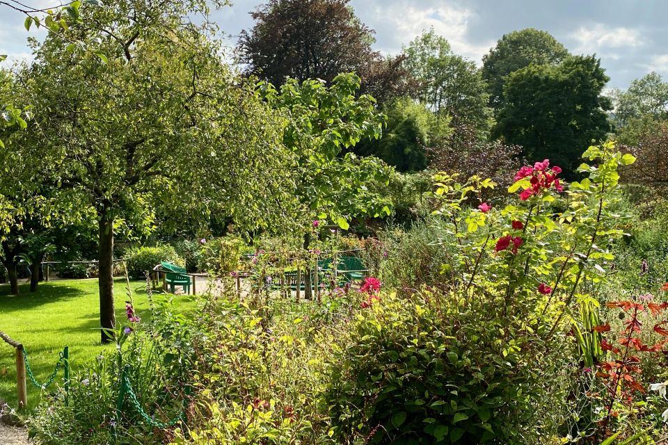 Private Giverny Half-Day Trip From Paris by Mercedes - Duration and Pricing