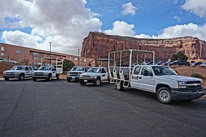 3.5 Hours of Monument Valleys Cultural 4×4 Tour - Stunning Rock Formations