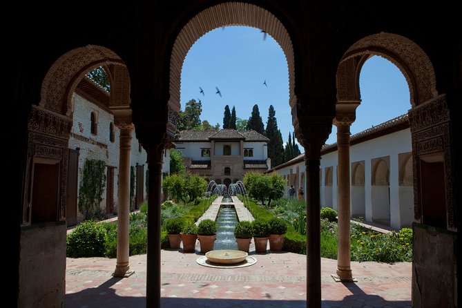Alhambra: Small Group Tour With Local Guide & Admission - Tour Duration and Accessibility