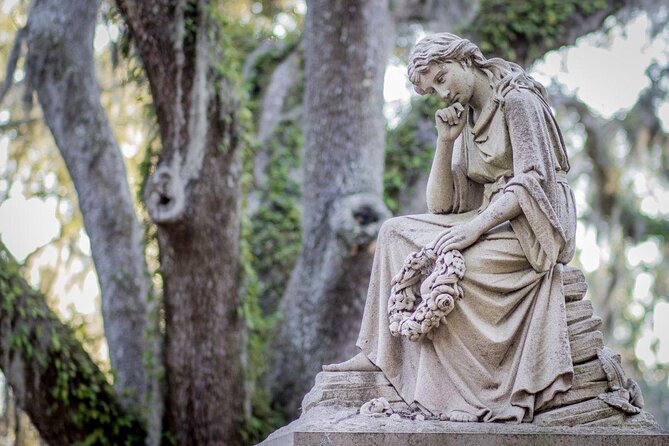 Bonaventure Cemetery Walking Tour With Transportation - Guide Expertise