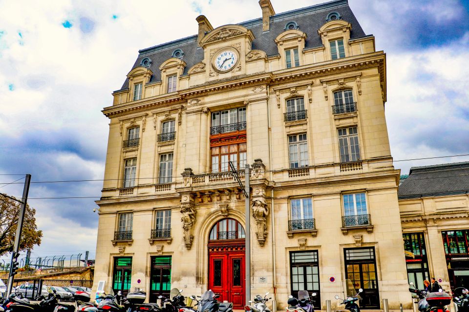 Bordeaux: Private Architecture Tour With a Local Expert - Meeting Point and Start of the Tour