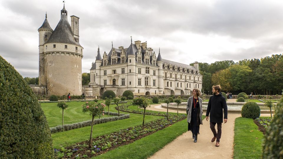 From Paris: Full-Day Loire Valley Chateaux Tour - Exploring Chateau Chenonceau