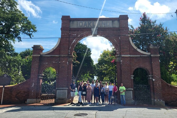 Grant Park Food and Cemetery Tour - Historical Highlights
