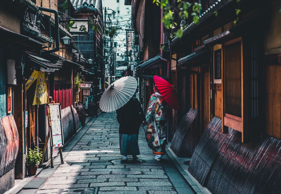 Kyoto: Personalized Guided Private Tour - Taking in Gion District