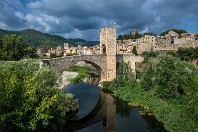 Medieval Three Villages Small Group Day Trip From Barcelona - Inclusions and Exclusions