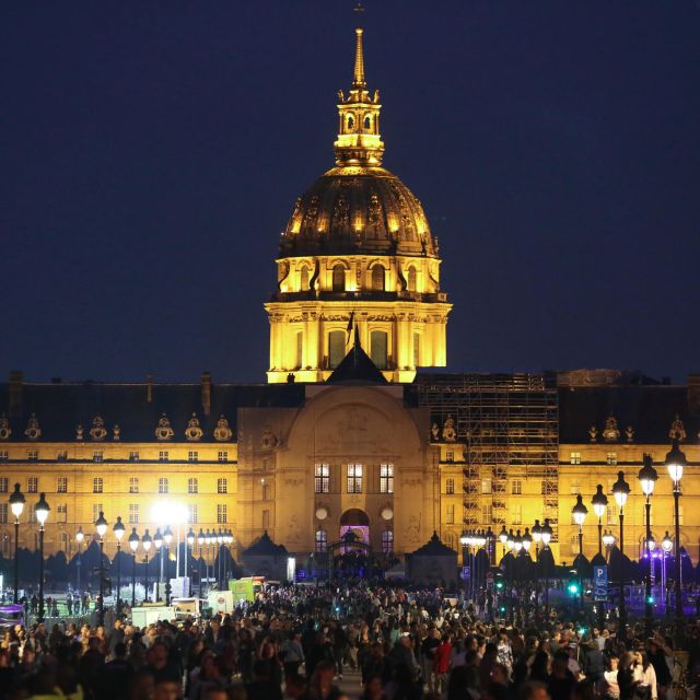 Paris: Night City Tour in a Van for up to 7 People - Driver Abilities