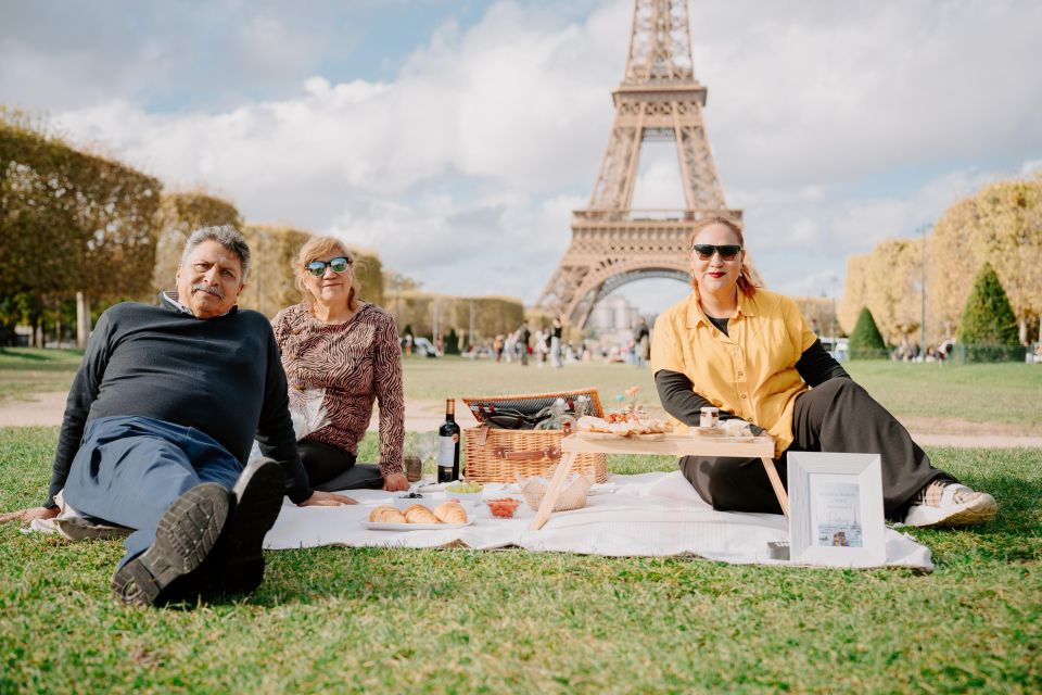 Paris: Picnic Experience in Front of the Eiffel Tower - Anniversaire Package Details