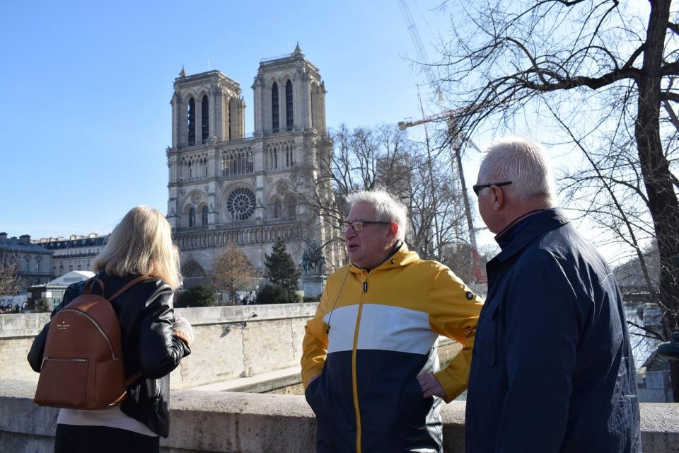 Paris: Sainte-Chapelle, Conciergerie, Notre Dame Guided Tour - Professional and Local Tour Guides