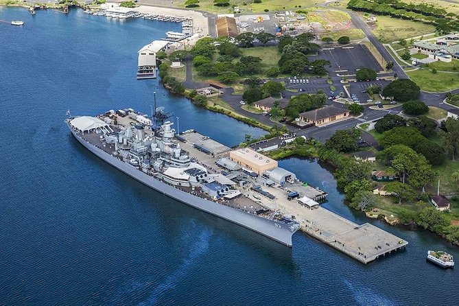 Pearl Harbor Deluxe Uncovered Tour With Lunch - Visitor Center Experience