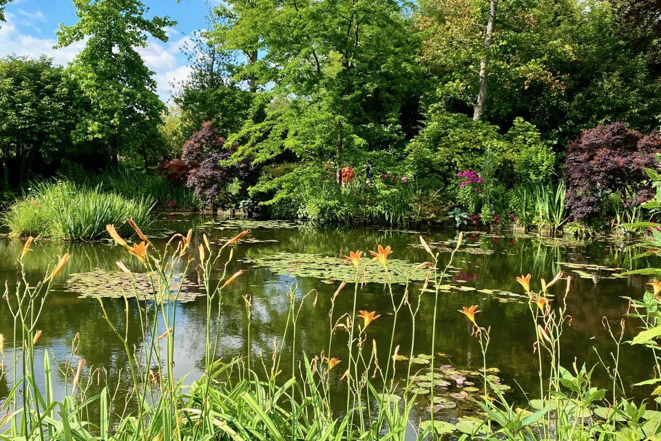 Private Giverny Half-Day Trip From Paris by Mercedes - Live-guided and Basic Options