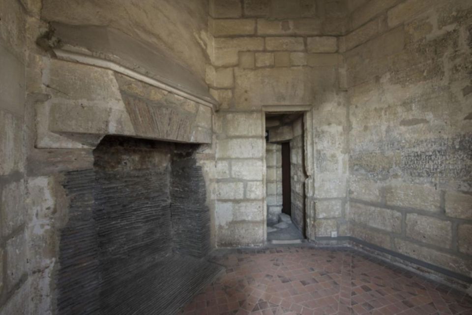 Vincennes Castle: Private Guided Tour With Entry Ticket - Important Visitor Information