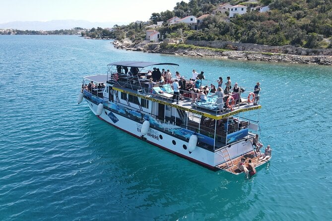 Blue Lagoon, Shipwreck & Šolta Cruise With Lunch & Unlimited Drinks From Split - Enjoy Tasty Lunch Onboard