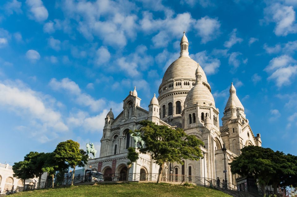 Montmartre: Private Treasure Hunt for Families and Kids - Cable-Car Ride and Stunning Views