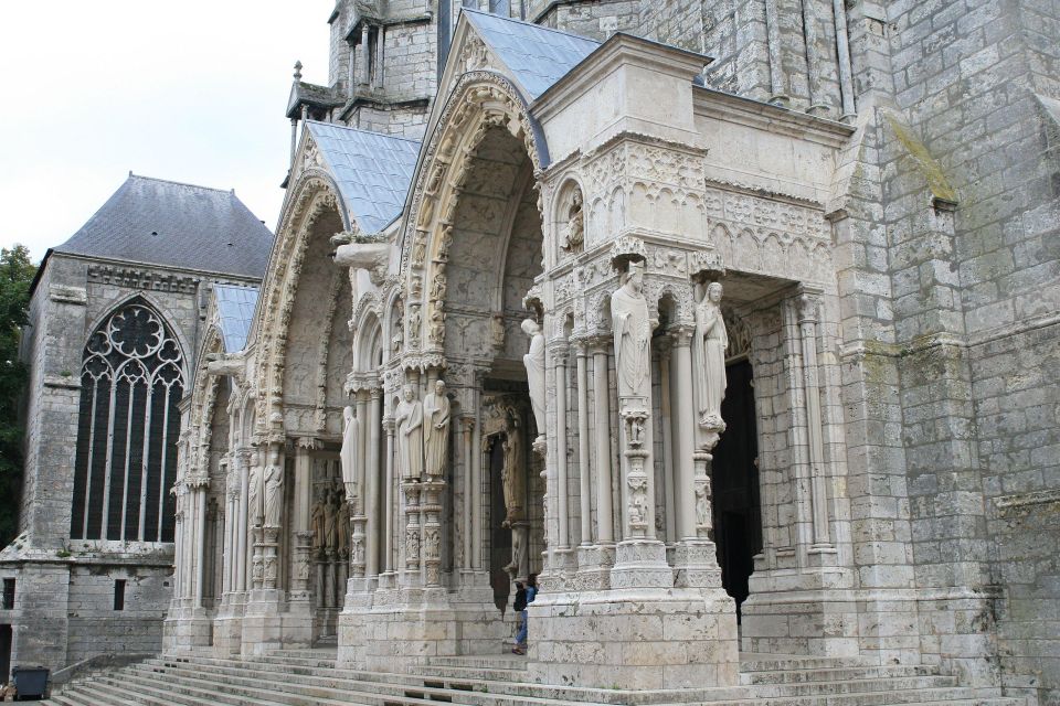 Private Tour of Chartres Town From Paris - Frequently Asked Questions