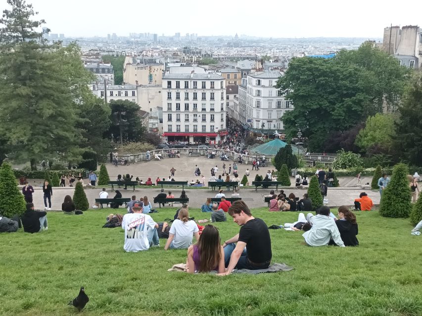 Paris: Montmartre Small Group Guided Walking Tour - Key Points