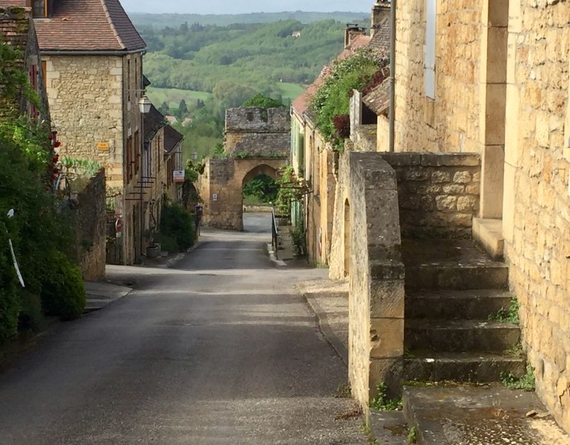 Bordeaux to Dordogne: Castles & Villages Private Tour - Just The Basics
