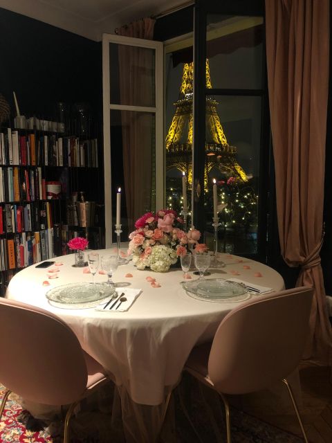 Cosy Private Romantic Dinner in Front of the Eiffel Tower - Just The Basics