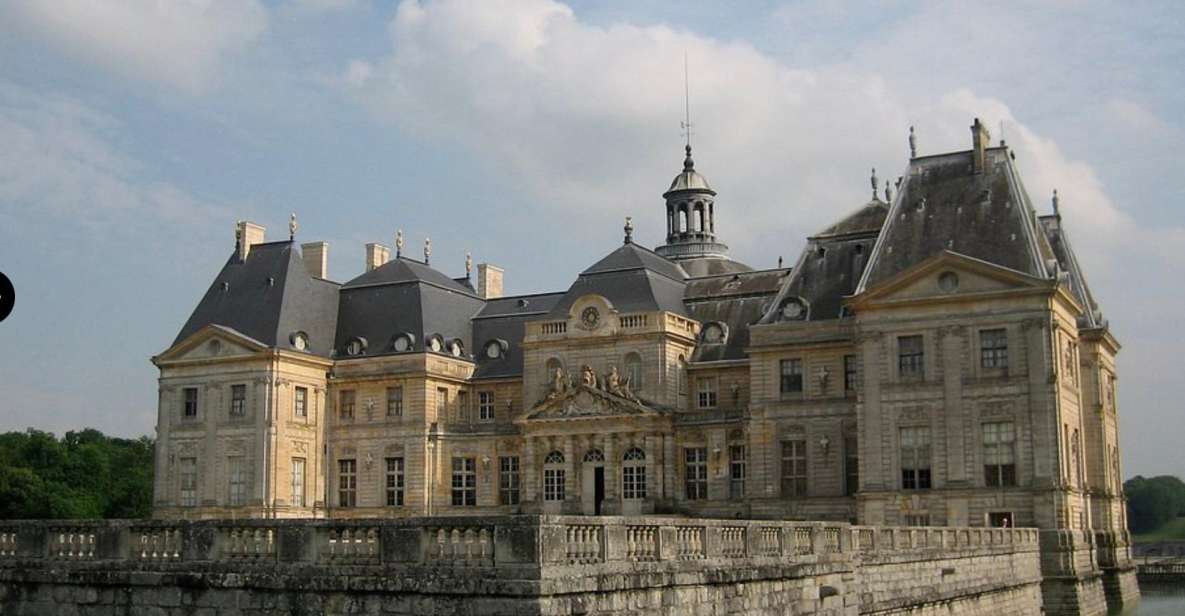 From Paris: the Great Christmas at Vaux Le Vicomte & Fontainebleau - Key Points