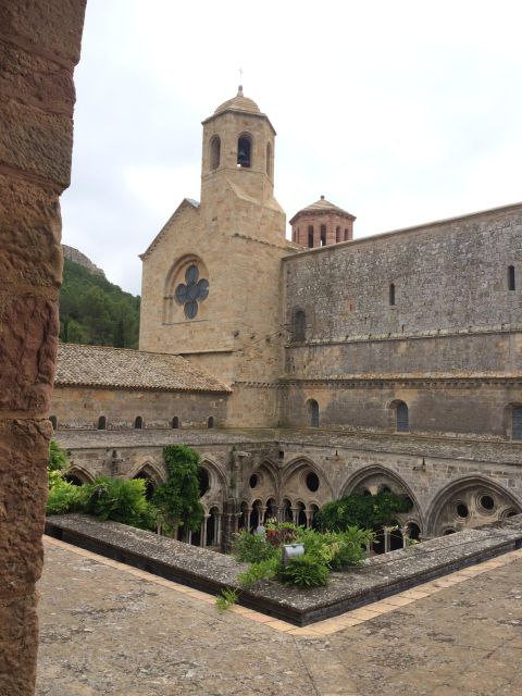 Lagrasse Village & Fontfroide Abbey, Cathar Country. - Key Points