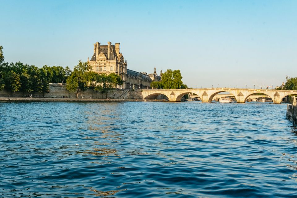 Paris : 3-Course Gourmet Dinner Cruise on Seine River - Key Points