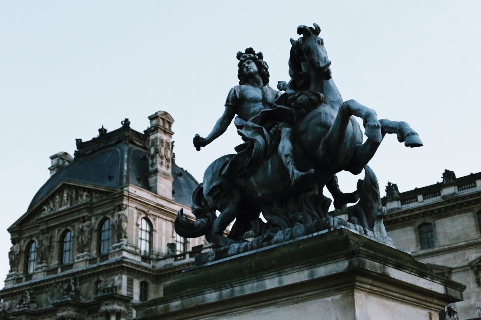 Paris: City Walk and Louvre Museum Tour - Key Points
