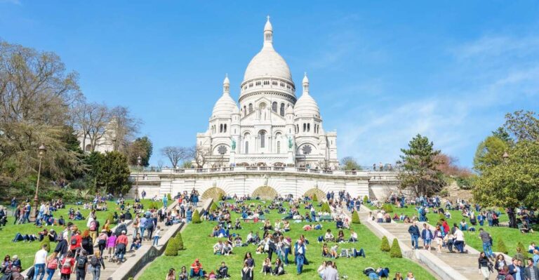 Paris: Montmartre Small Group Guided Walking Tour