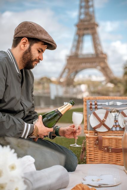 Paris: Picnic Experience in Front of the Eiffel Tower - Key Points