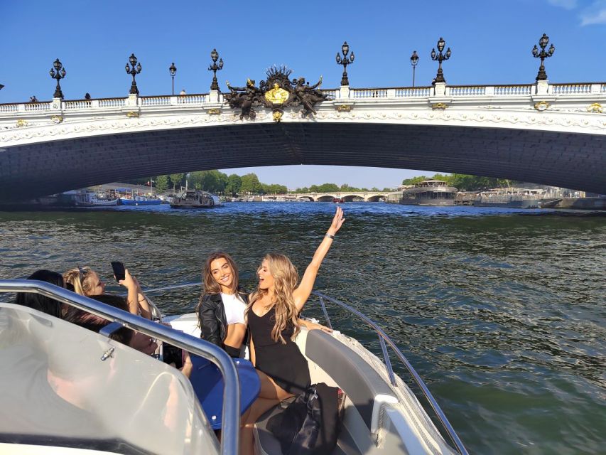 Paris Private Boat Seine River Start Near Eiffel Tower - Key Points