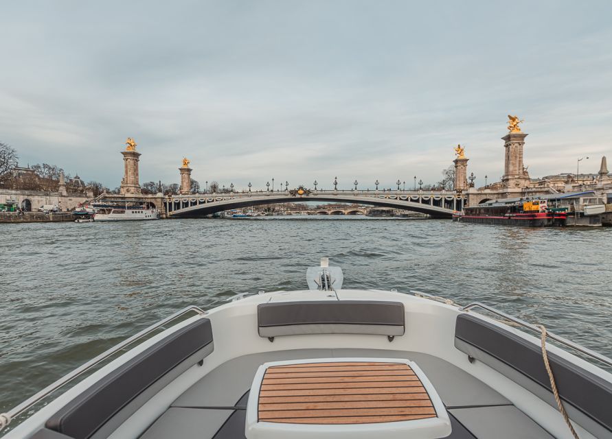 Paris: Private Seine River Cruise With Guide - Key Points