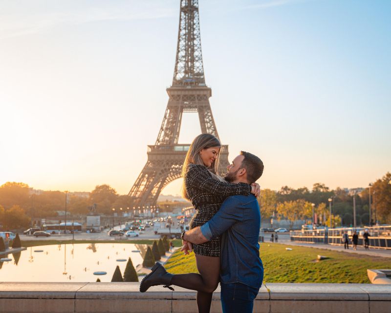 Paris: Professional Photoshoot With the Eiffel Tower - Key Points