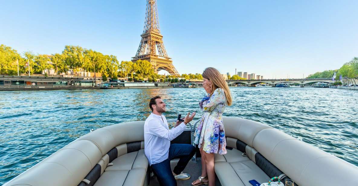 Romantic Photo Shooting on a Private Boat in Paris - Just The Basics
