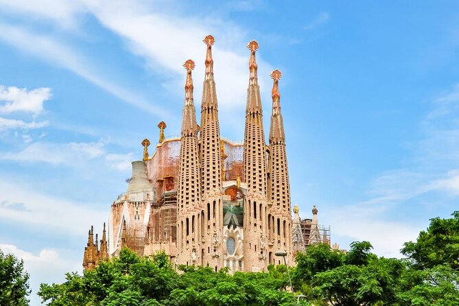 Sagrada Familia Guided Tour With Skip the Line Ticket - Just The Basics