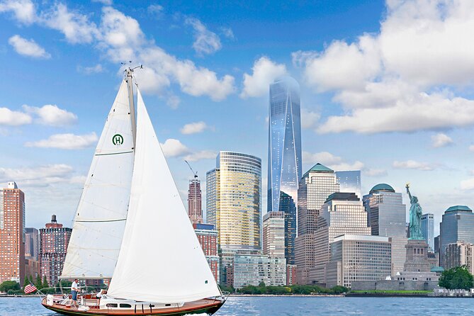 1 Hour Private Charter in New York Harbor for up to 6 People - Tour Overview
