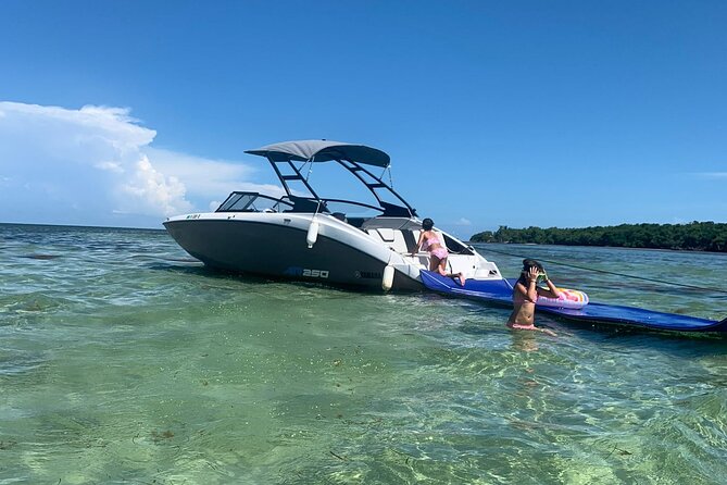 25 Ft for 10 People Miami Boat, Fuel, Cooler and Ice Incl. - Overview of the Boat Rental