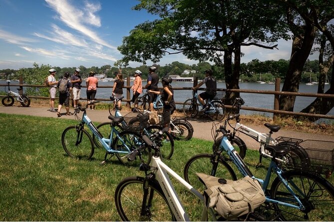 3.5 Hours NOTL E-Bike Wine Tour - Included in the Tour