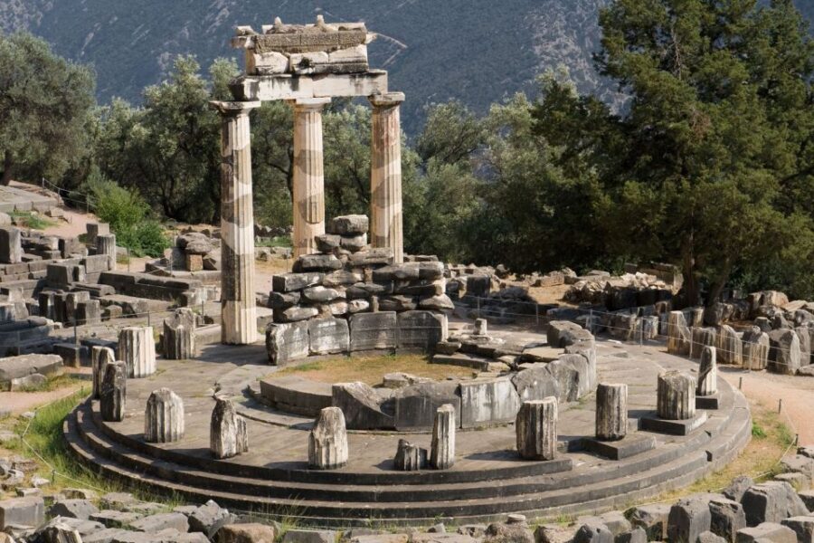 3-Day Classical Spanish Guided Tour in Peloponesse & Delphi