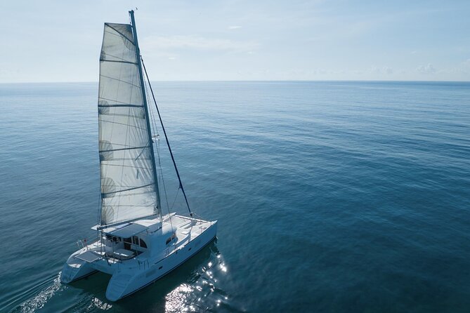 4-Hour Private 38 Catamaran Tour to Paamul Beach With Food, Open Bar & Snorkel
