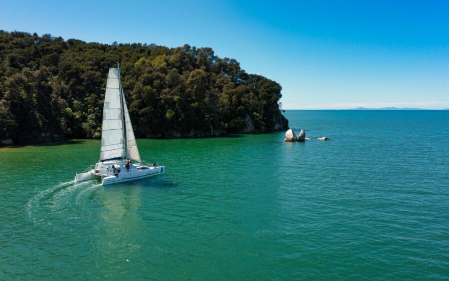 Abel Tasman National Park: Cruise, Walk & Sailing Tour