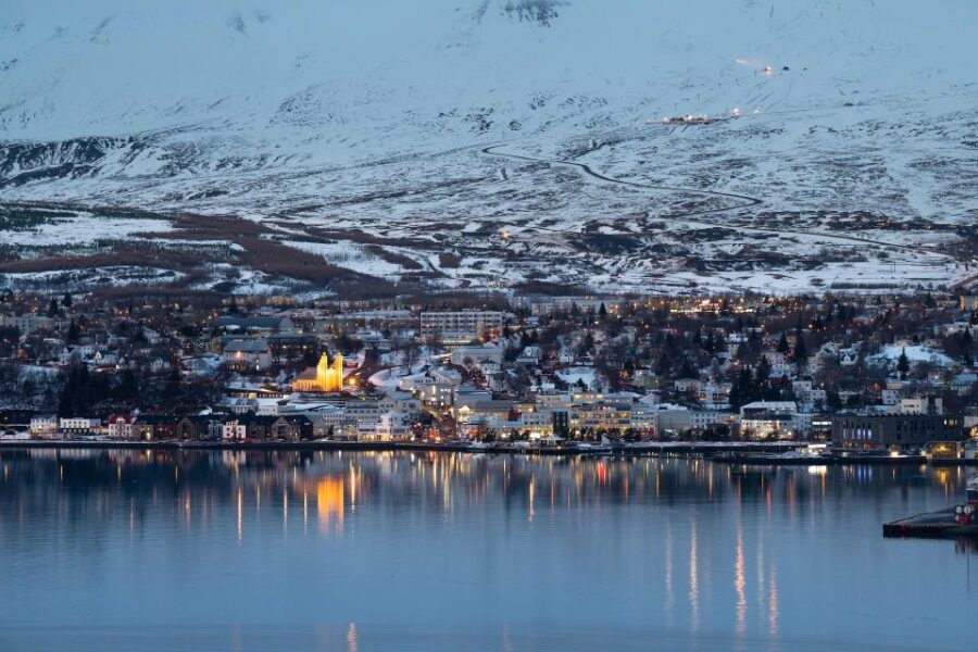 akureyri-arctic-coastline-whale-watching-booking-information