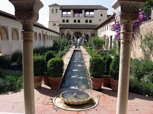 alhambra-daytime-visit-8-people-visit-overview