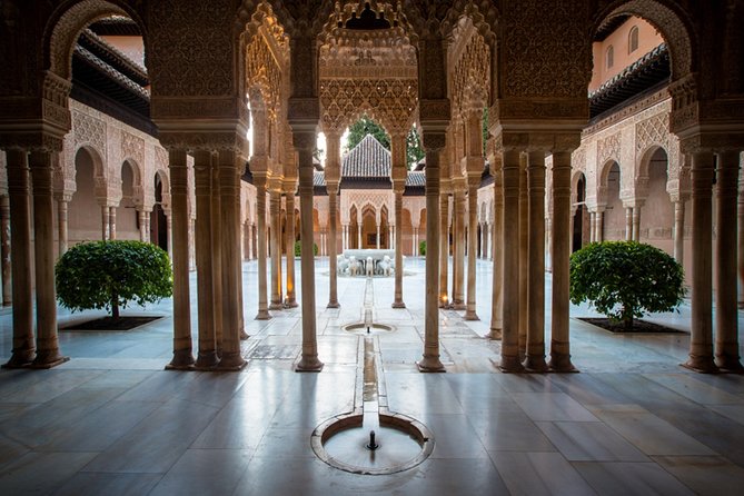 alhambrajoin-a-groupwith-a-specialist-guide-skip-the-line-guided-group-exploration