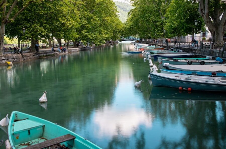 annecy-bachelorette-party-outdoor-smartphone-game-thrilling-missions-and-challenges