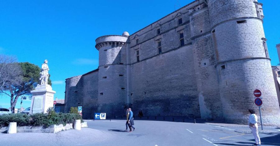 at-the-departure-avignon-half-day-in-3-villages-of-provence-exploring-provences-vibrant-villages