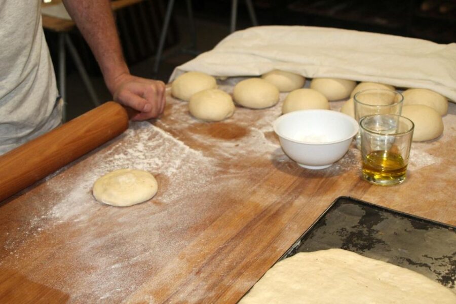 Balones: Guided Tour & Food Pairing With Local Oils & Wines