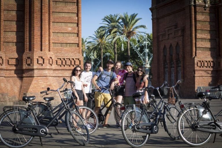 Barcelona: City Highlights and Architecture Guided Bike Tour