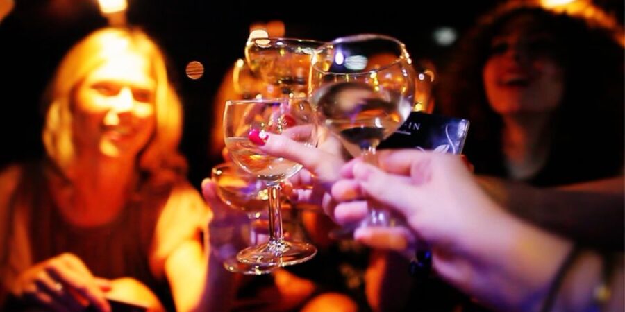 Barcelona: Limousine Ride With Drinks & Entry to Nightclub - Luxurious Limousine Ride