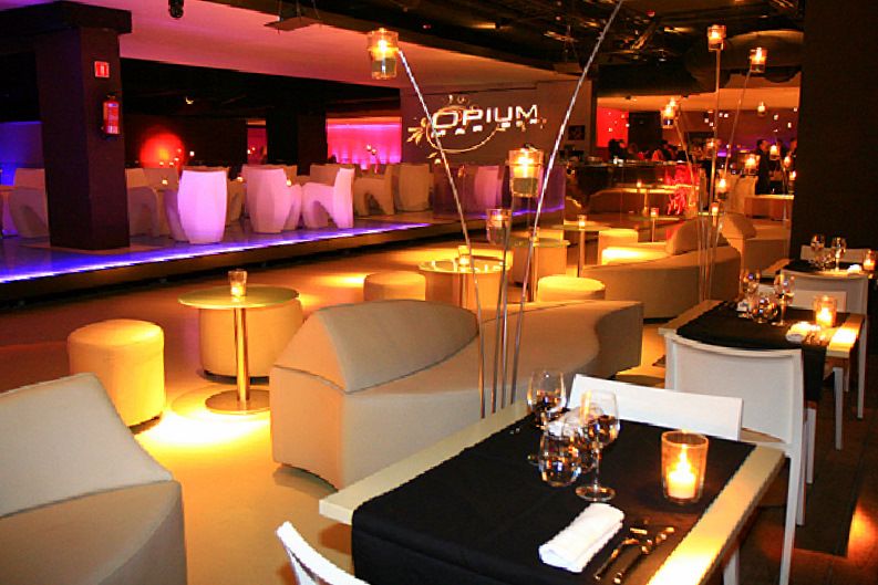 Barcelona: Limousine Tour With Bar - Service Description