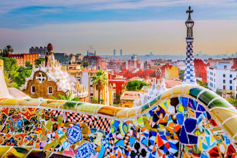 Barcelona Old Town and Top Attractions Private Car Tour - Tour Duration and Language Options