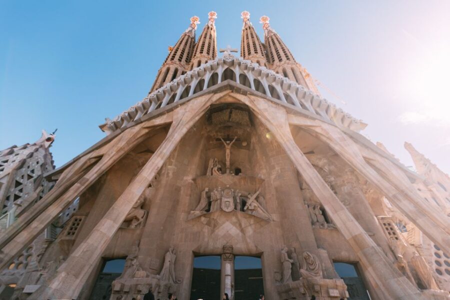 Barcelona: Sagrada Familia Skip the Line Guided Tour